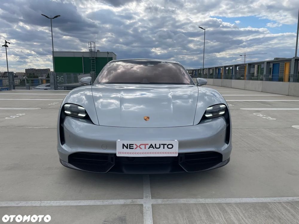 Porsche Taycan - 6
