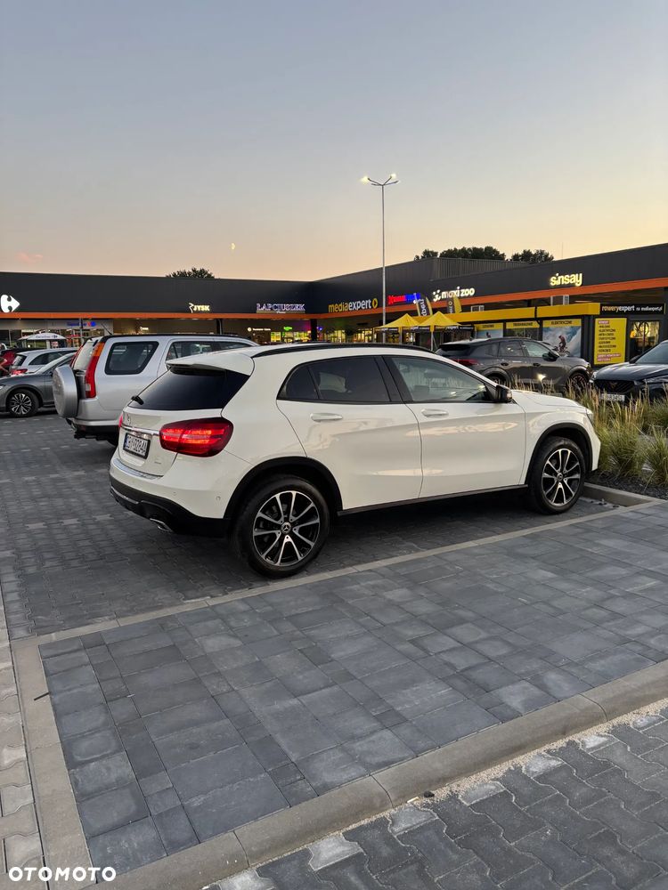 Mercedes-Benz GLA - 4