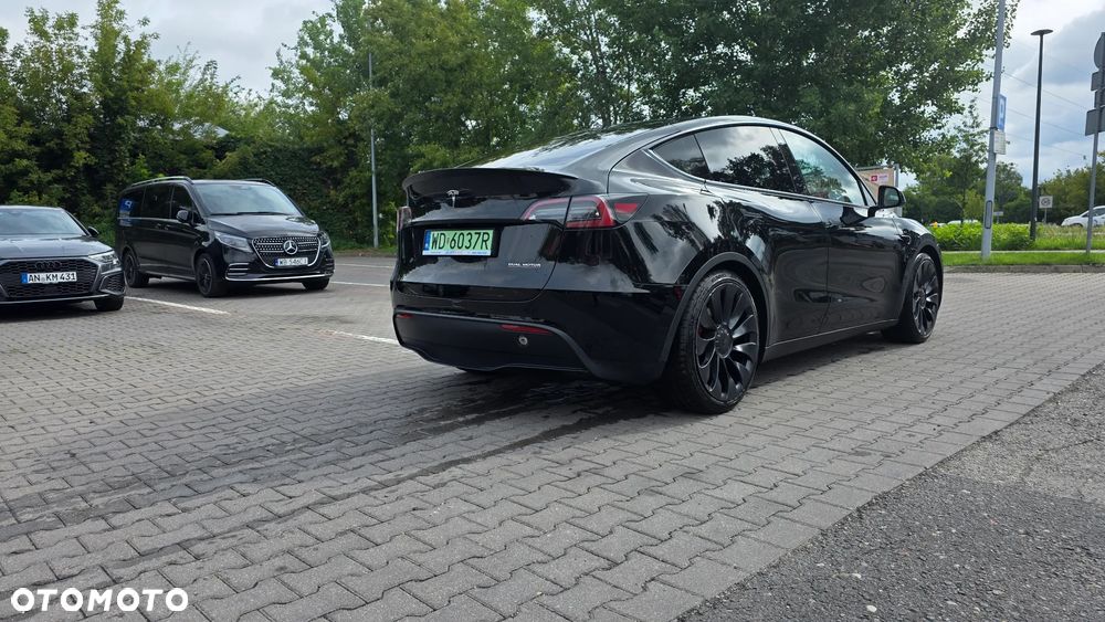 Tesla Model Y Performance AWD - 4