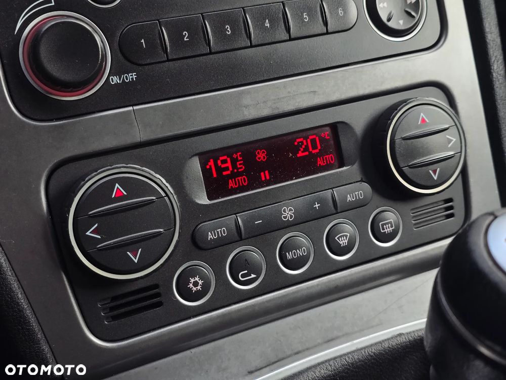 Alfa Romeo Brera 2.2JTS Sky View - 28