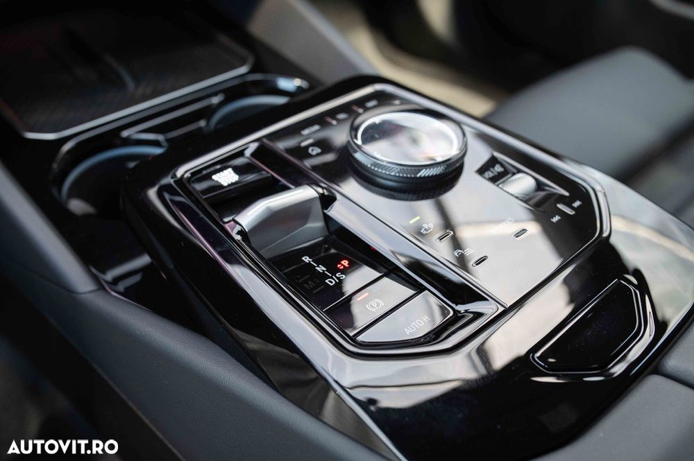 BMW Seria 5 520i AT MHEV - 35