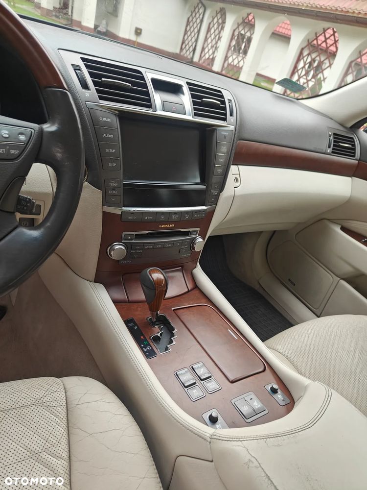Lexus LS 460 Prestige AWD - 8