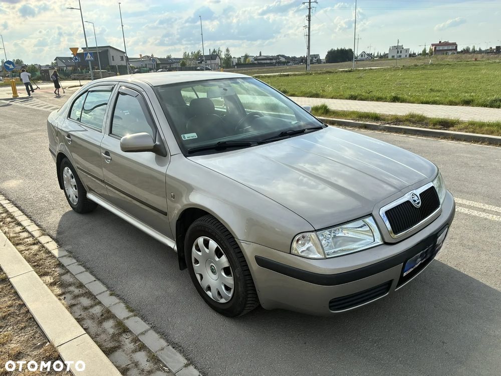 Skoda Octavia 1.6 Tour - 1