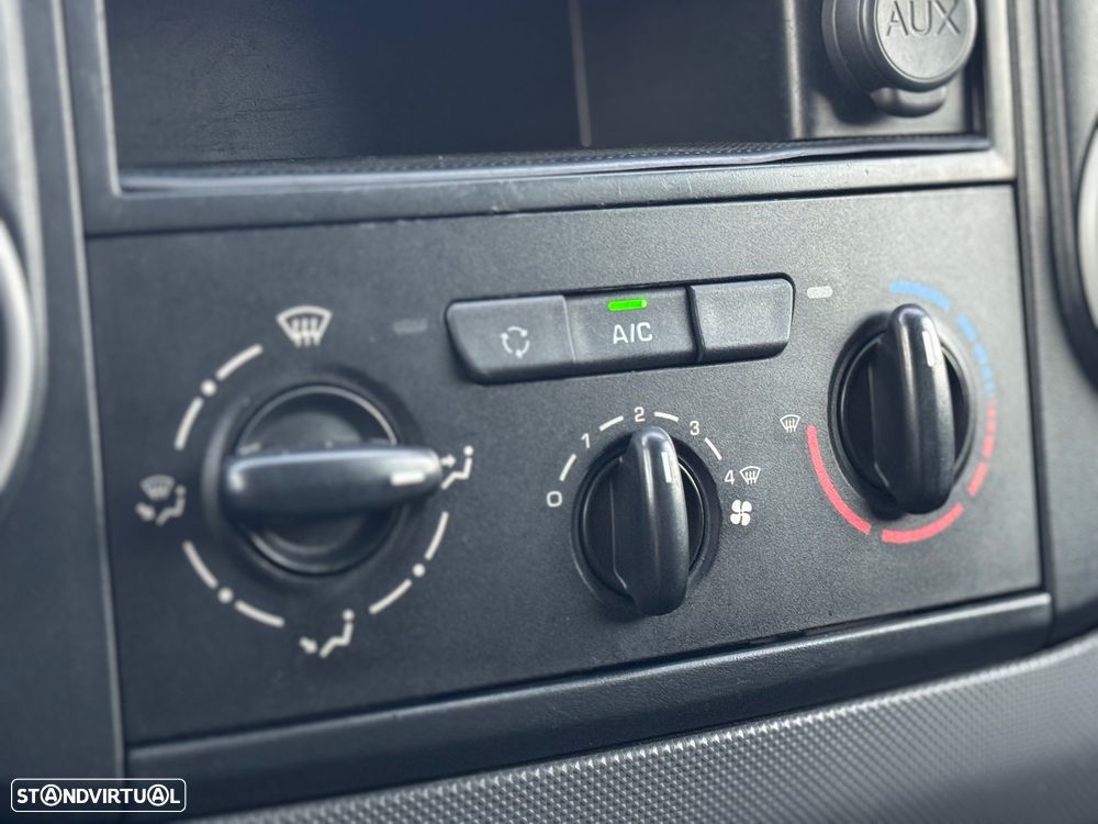 Citroën BERLINGO 1.6 Hdi / CX.AUTOMATICA / 3 LUGARES / GARANTIA - 24