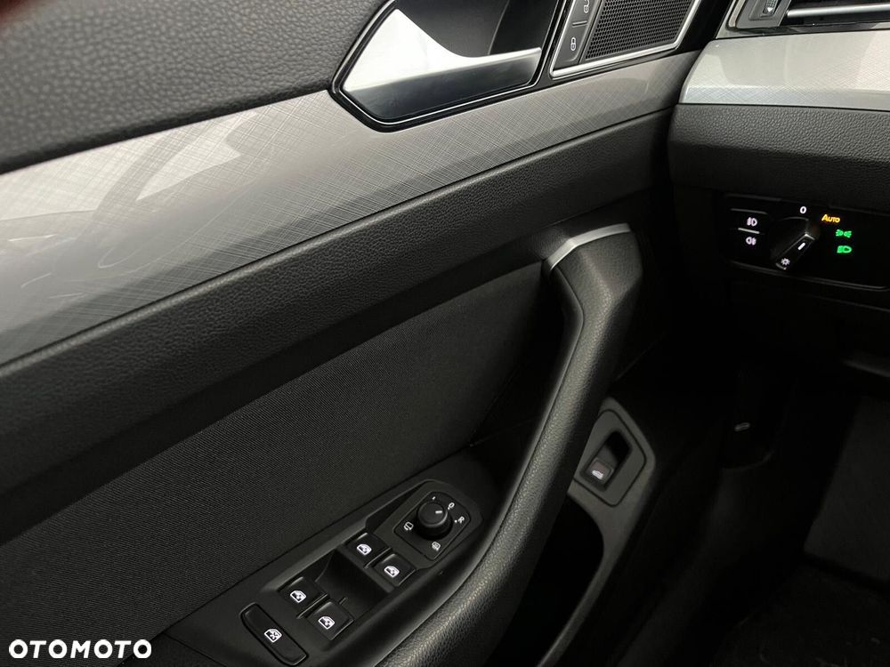 Volkswagen Passat - 15