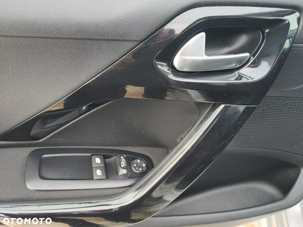 Peugeot 208 - 17