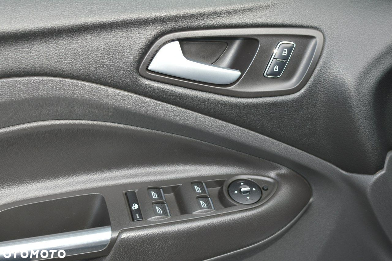 Ford Kuga - 36