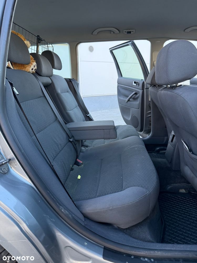 Volkswagen Passat 1.9 TDI Highline - 16