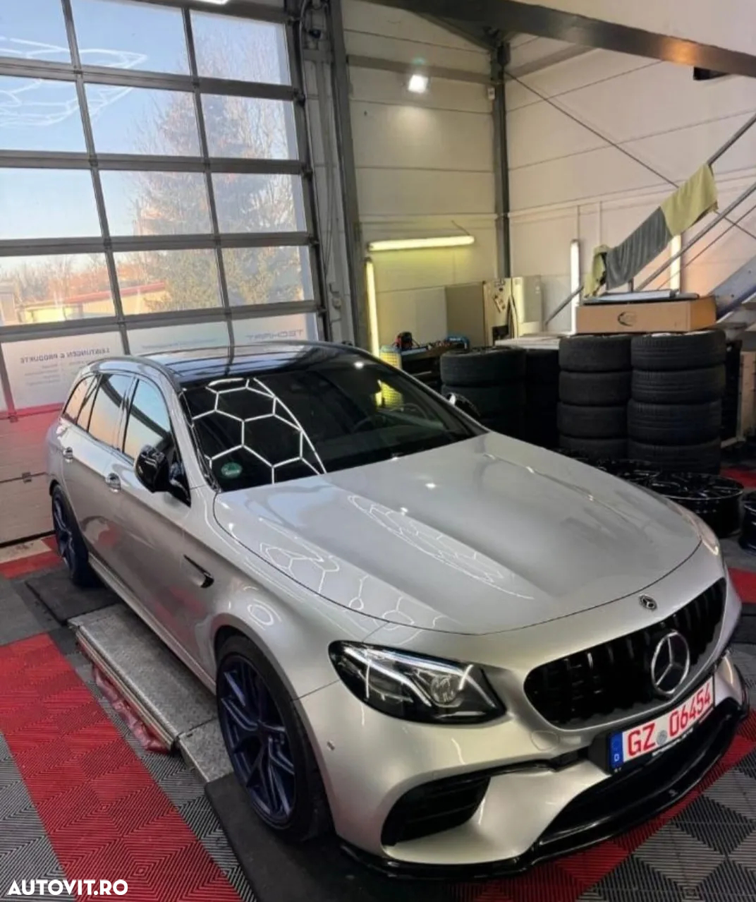 Mercedes-Benz E AMG 63 S 4Matic+ T 9G-TRONIC - 23