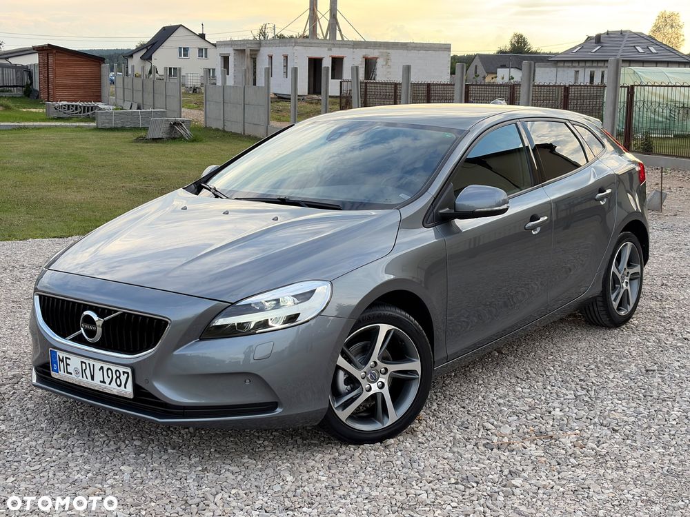Volvo V40 D2 Momentum - 1