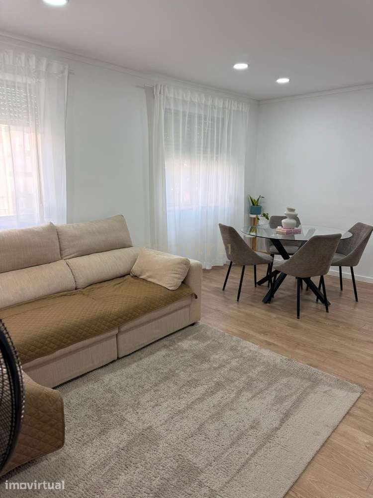 Apartamento T2 Remodelado – Massamá | Chafariz - Grande imagem: 2/16