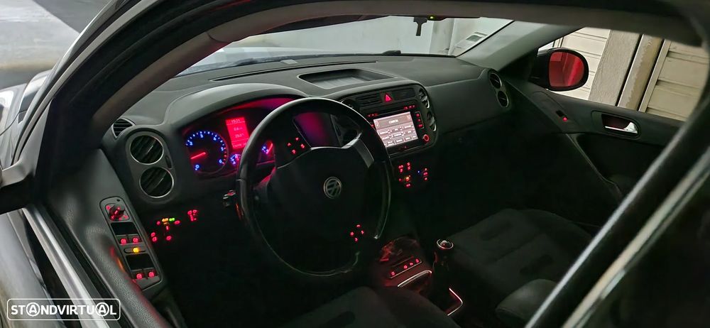 VW Tiguan 2.0 TDi Sport 4Motion - 11