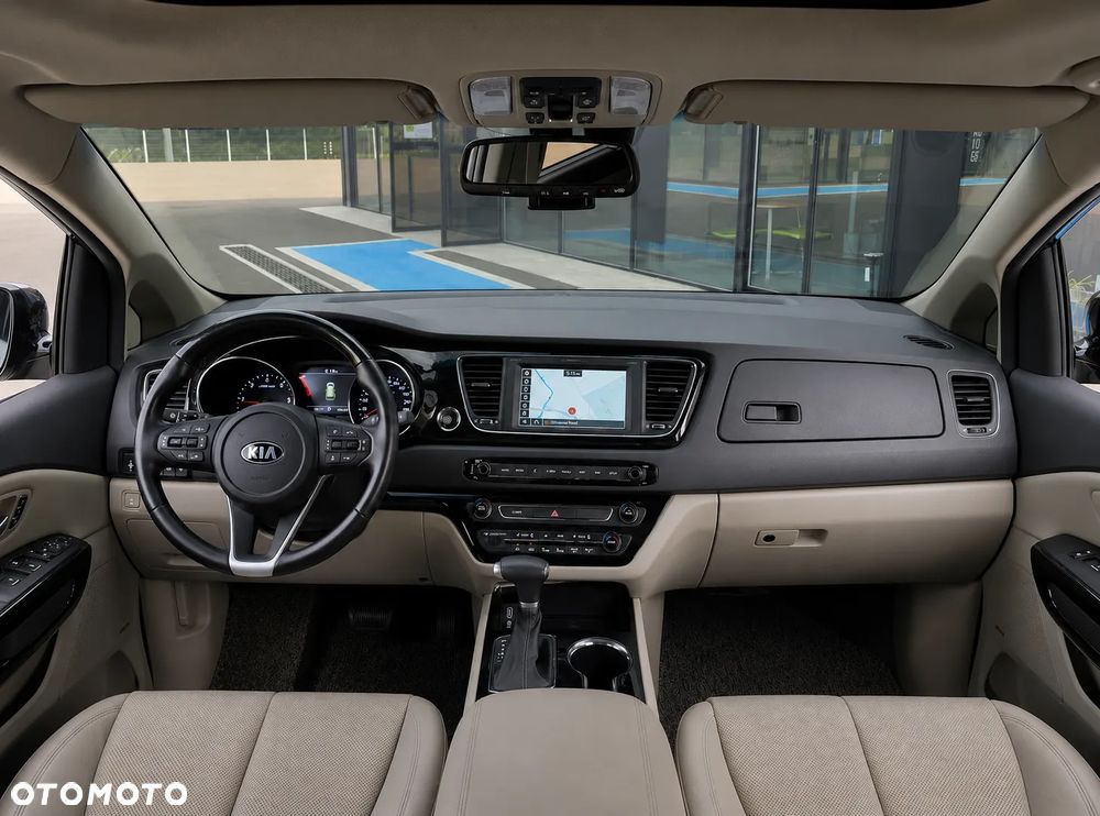 Kia Carnival - 16