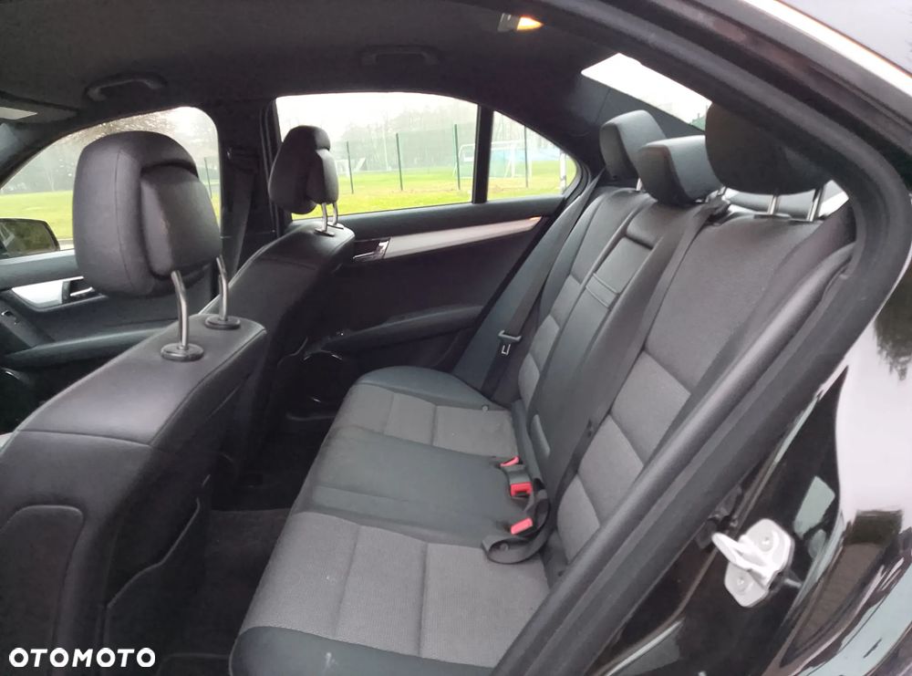 Mercedes-Benz Klasa C 180 Kompressor BlueEFFICIENCY Avantgarde - 4