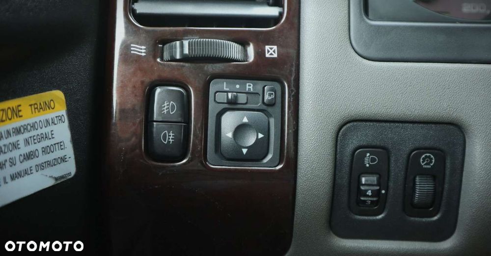 Mitsubishi Pajero - 24