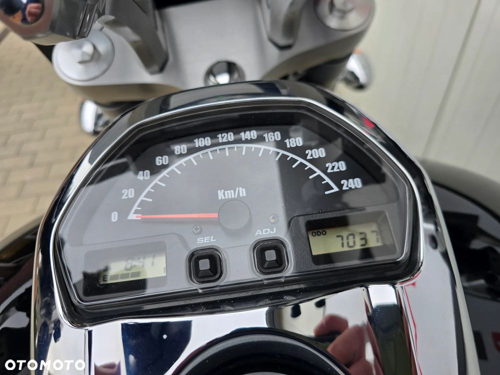 Suzuki Boulevard - 18