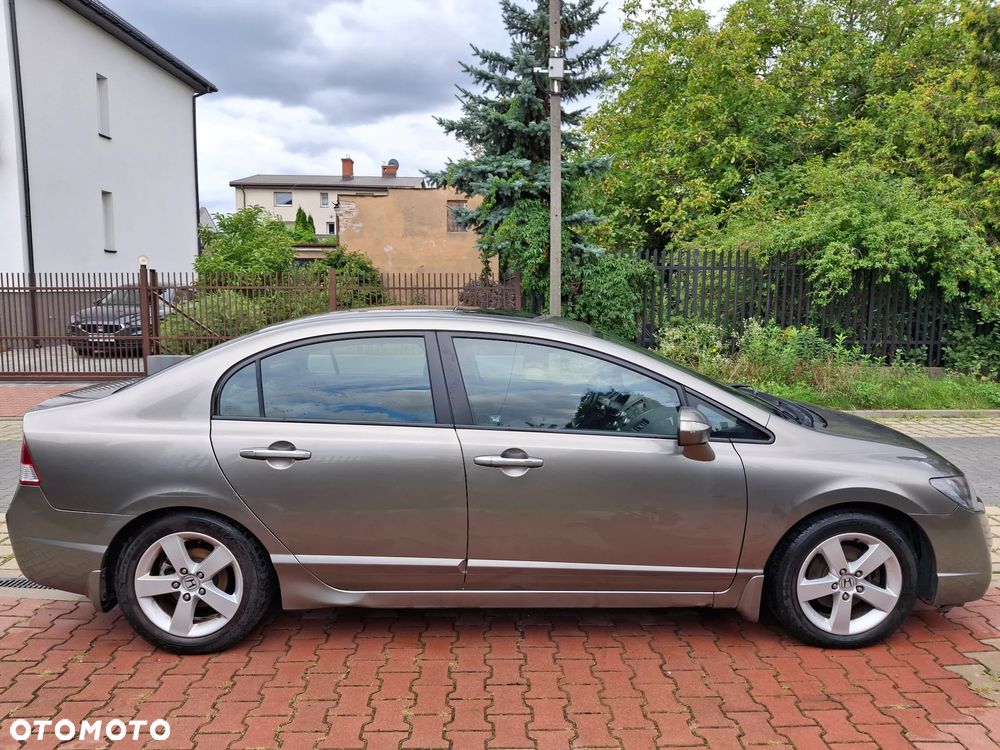 Honda Civic 1.8 Executive - 3