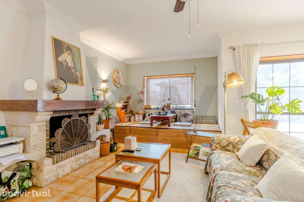 Moradia em Cascais - Alcabideche, com jardim e elevado potencial - Grande imagem: 2/46