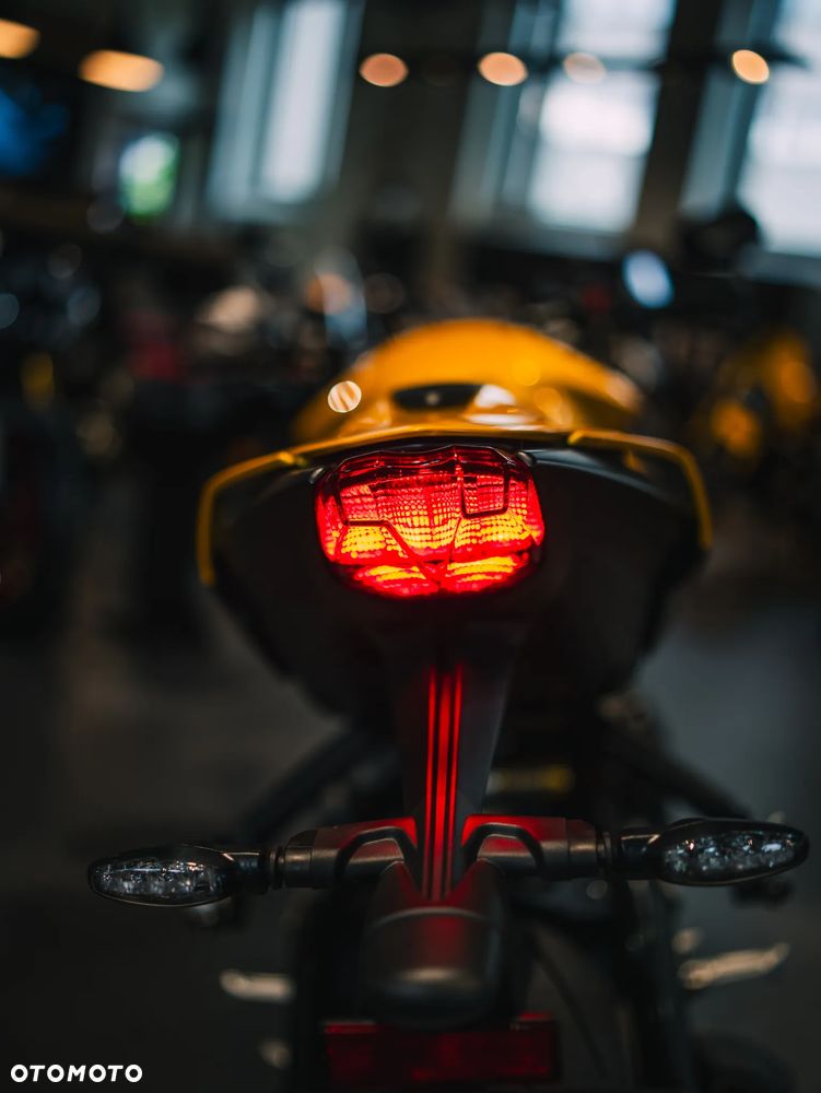 Triumph Street Triple - 15