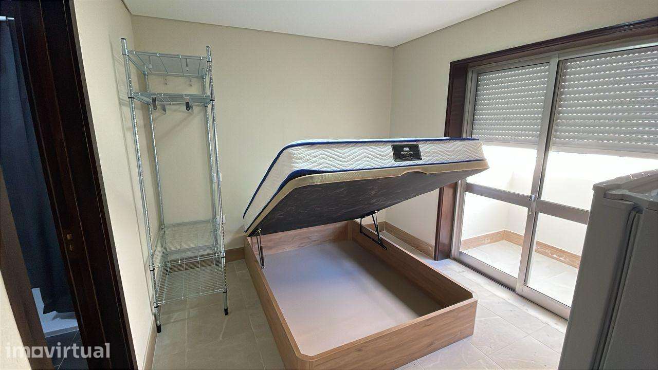 Suite privativa com kitchenette e casa de banho privativa - Grande imagem: 3/14