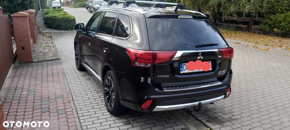 Mitsubishi Outlander - 2