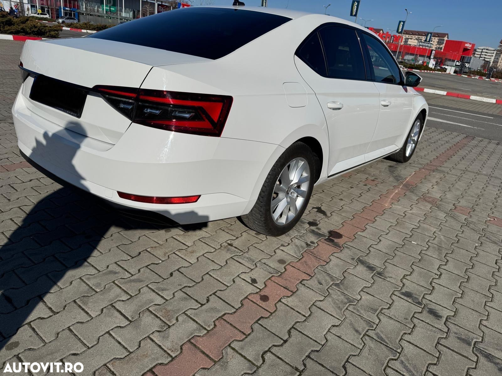 Skoda Superb 2.0 TDI DSG Ambition - 6