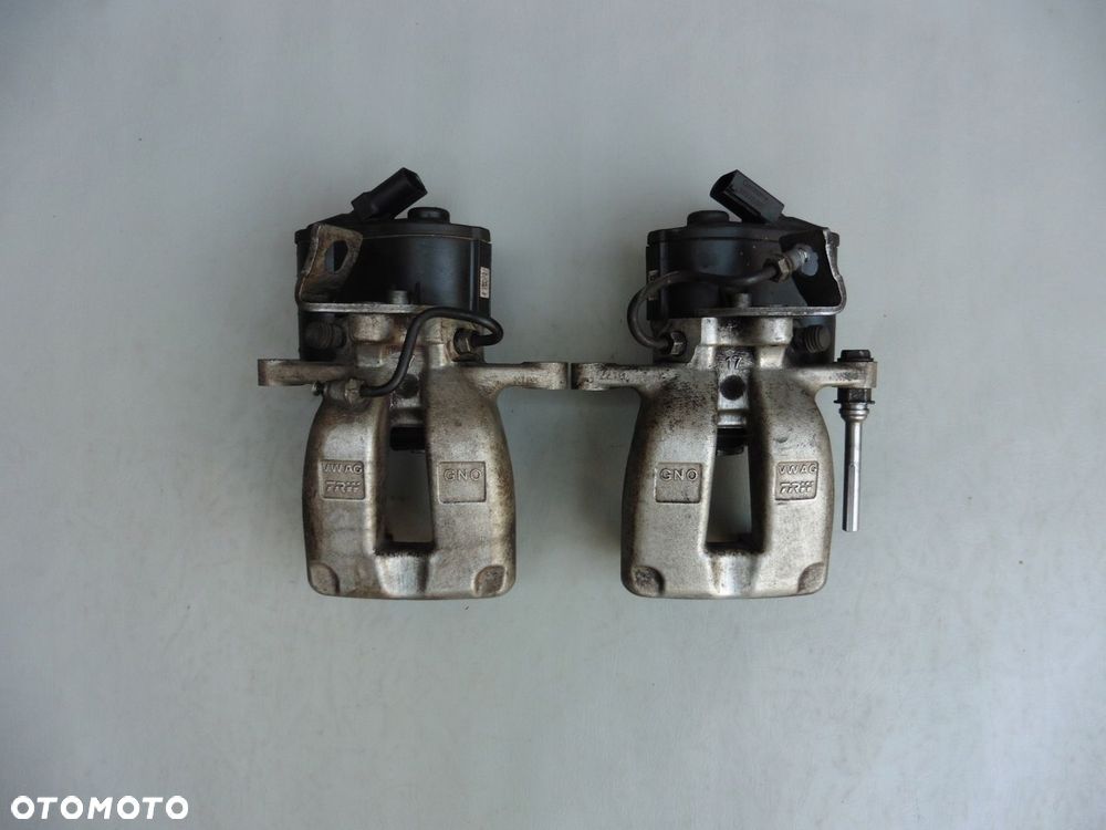 ZACISK HAMULCOWY PRAWY TYŁ VW PASSAT B6 B7 4X4 TRW - 1