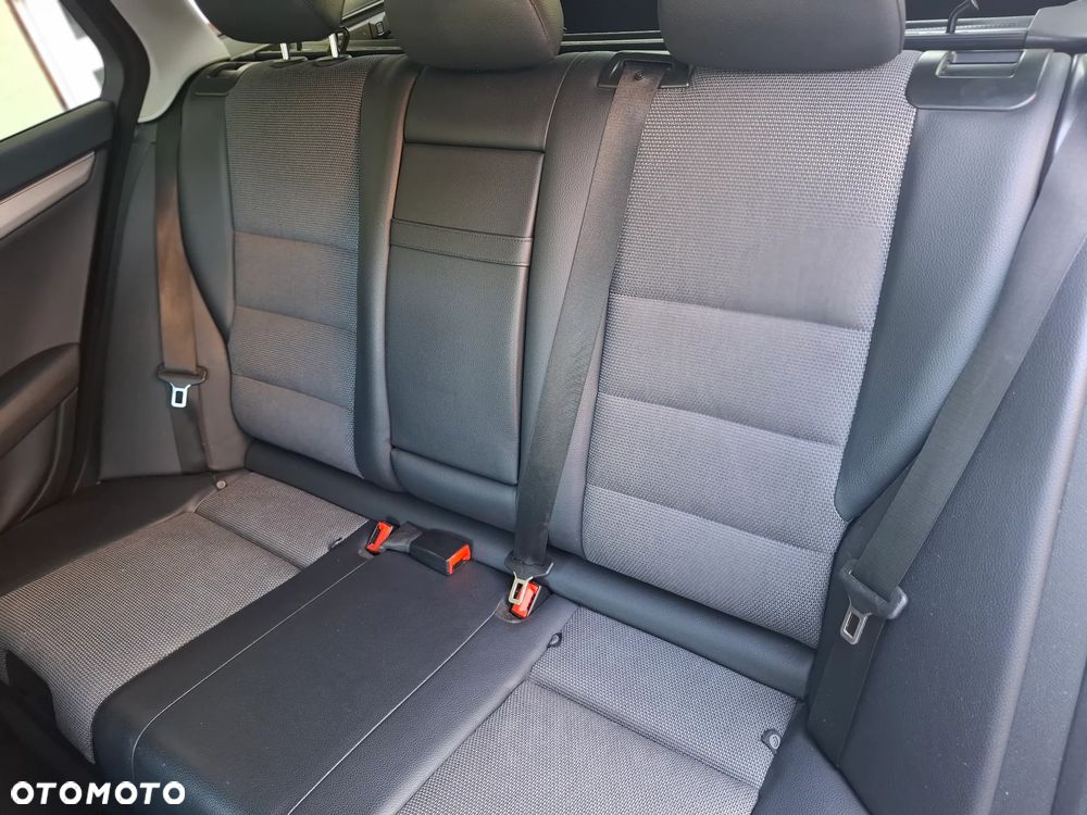 Mercedes-Benz Klasa C 180 BlueEFFICIENCY Avantgarde - 8