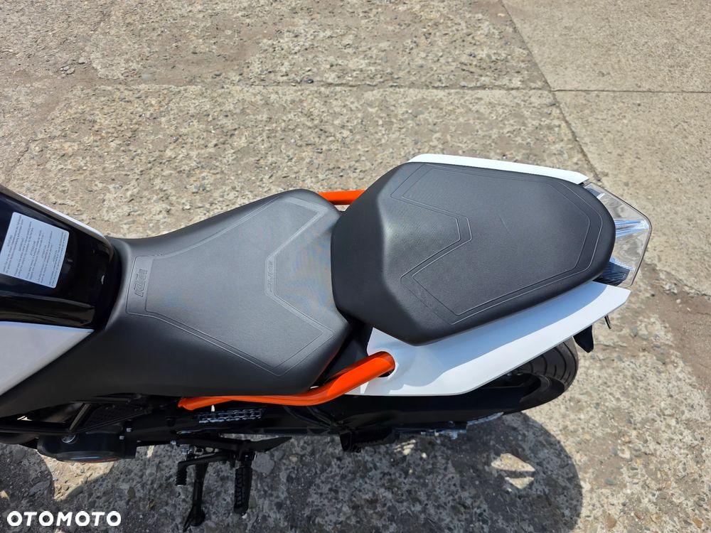 KTM Duke 125 - 21