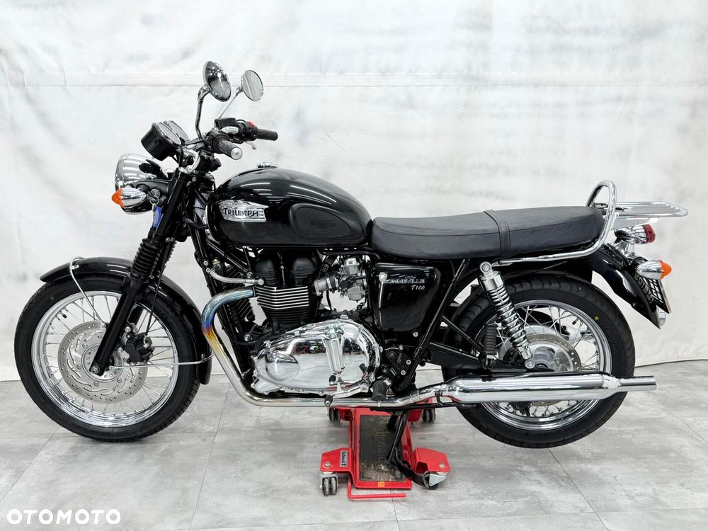 Triumph Bonneville - 8