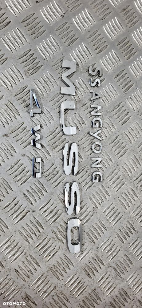Ssangyong Musso Emblemat Klapy Bagażnika