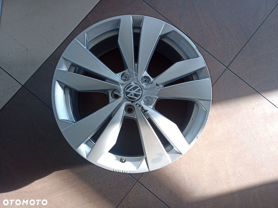 Koła ZIMA Alu Vw Golf V VII Caddy Touran Passat Skoda 225/40R18 Sailun - 1