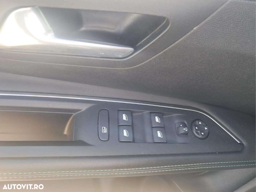 Peugeot 3008 1.2 PureTech S&S EAT8 Allure - 13