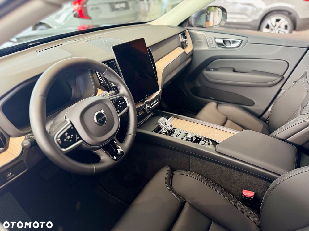 Volvo XC 60 B5 B AWD Plus Bright - 4