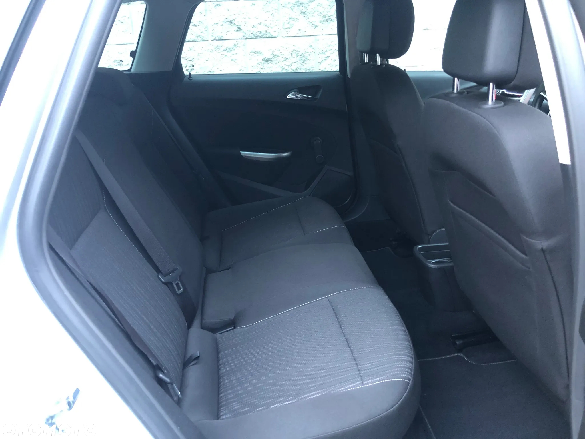 Opel Astra 1.4 Turbo Design Edition - 24