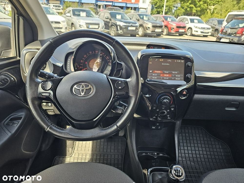 Toyota Aygo x-play touch - 22