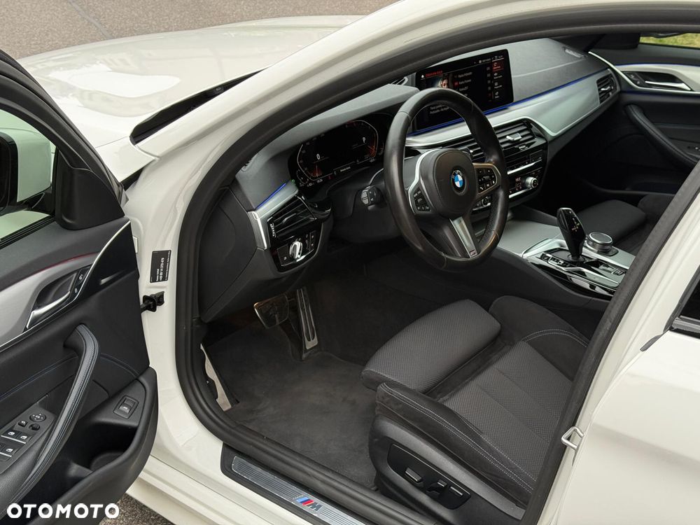 BMW Seria 5 520d xDrive M Sport Edition - 15