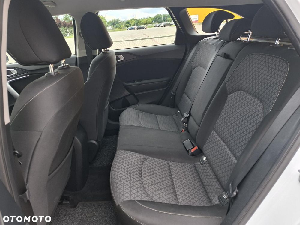 Kia Ceed 1.6 CRDi mHEV Business Line - 12