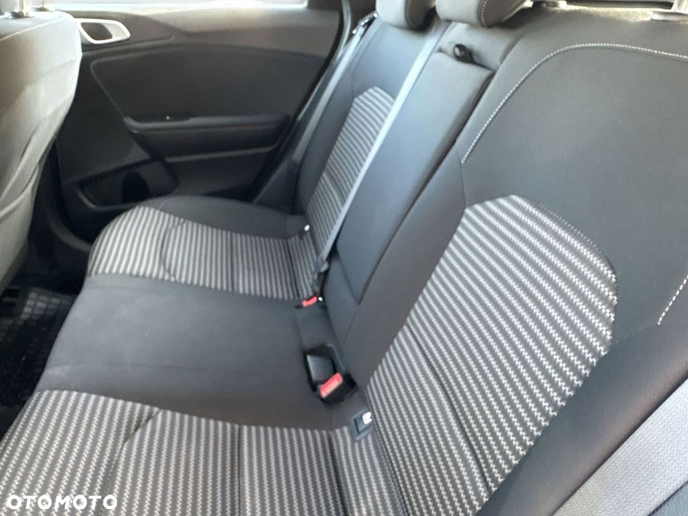Kia Ceed - 16