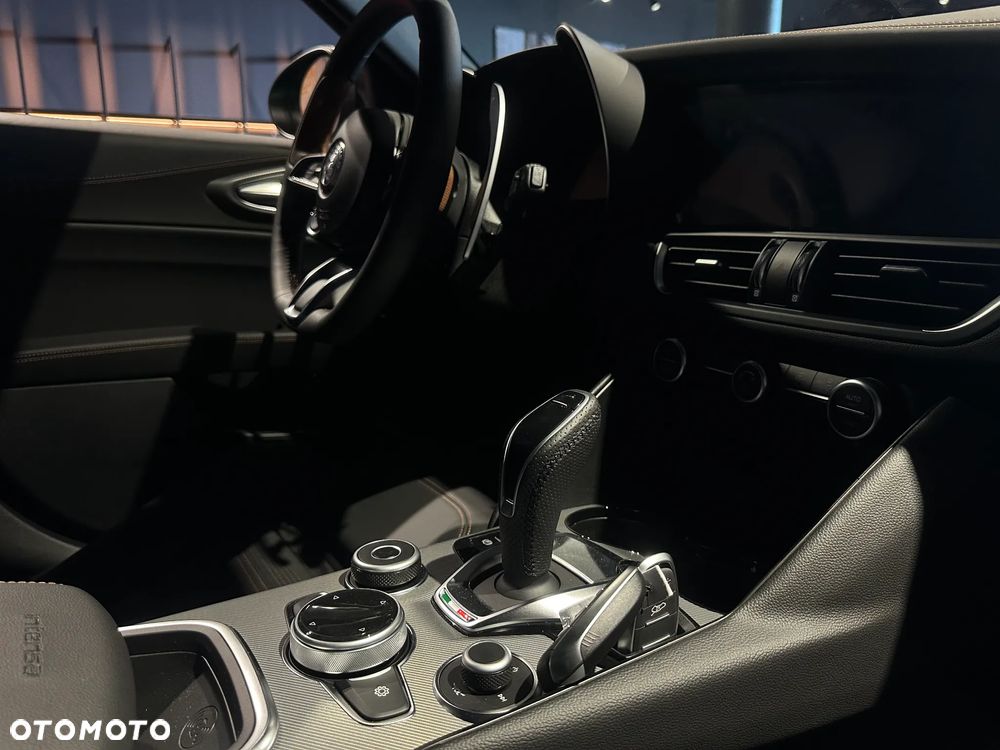 Alfa Romeo Giulia 2.0 Turbo Intensa Q4 - 10