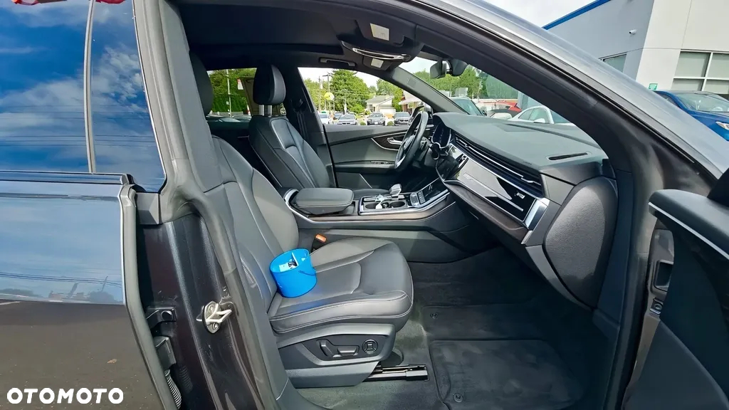 Audi Q8 55 TFSI quattro tiptronic - 7