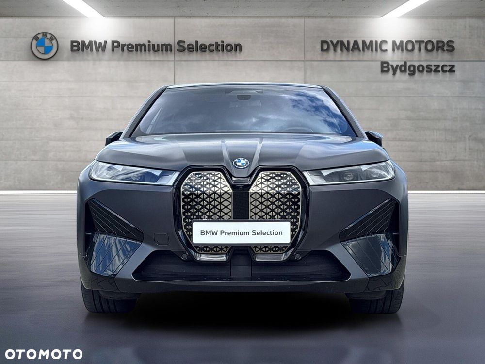 BMW iX - 9
