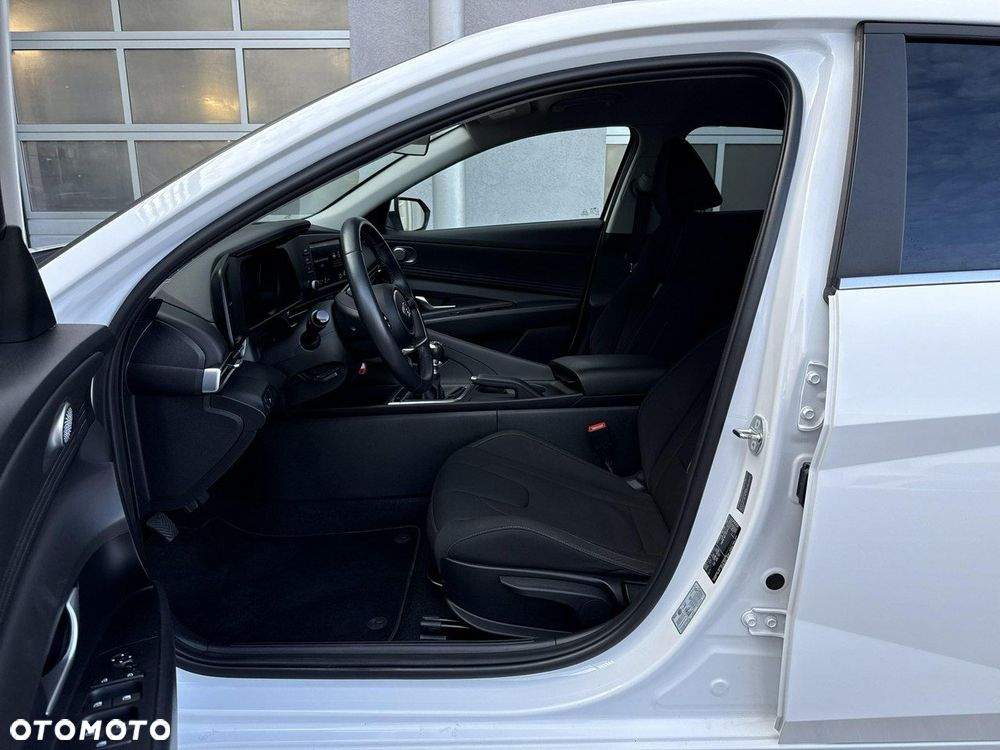 Hyundai Elantra 1.6 Smart - 11