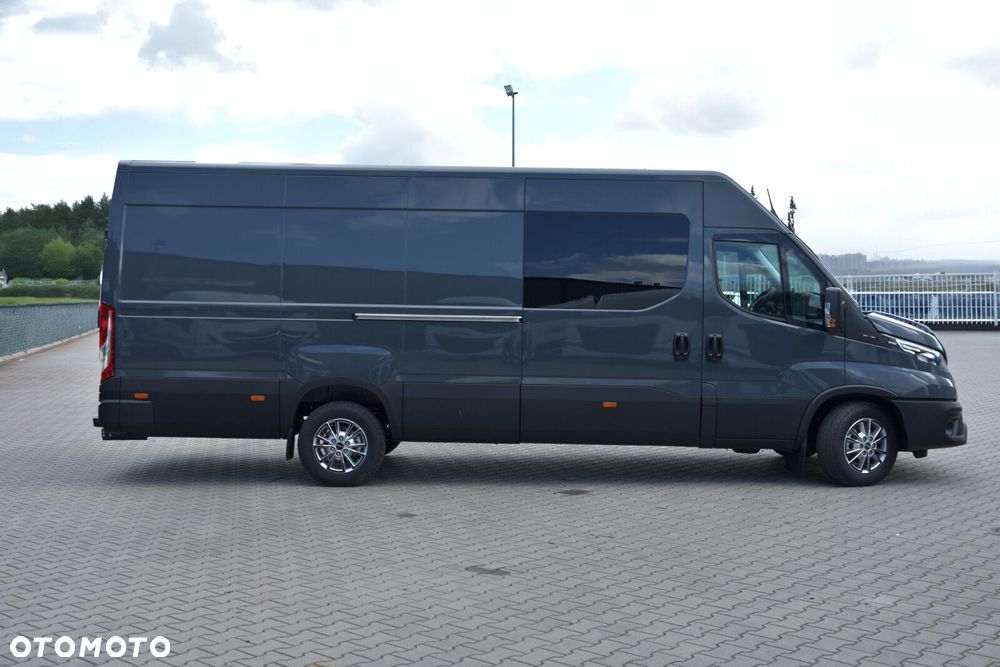 Iveco Daily 35S18HA8V 3.0 180KM Brygadówka 7 osób - 4
