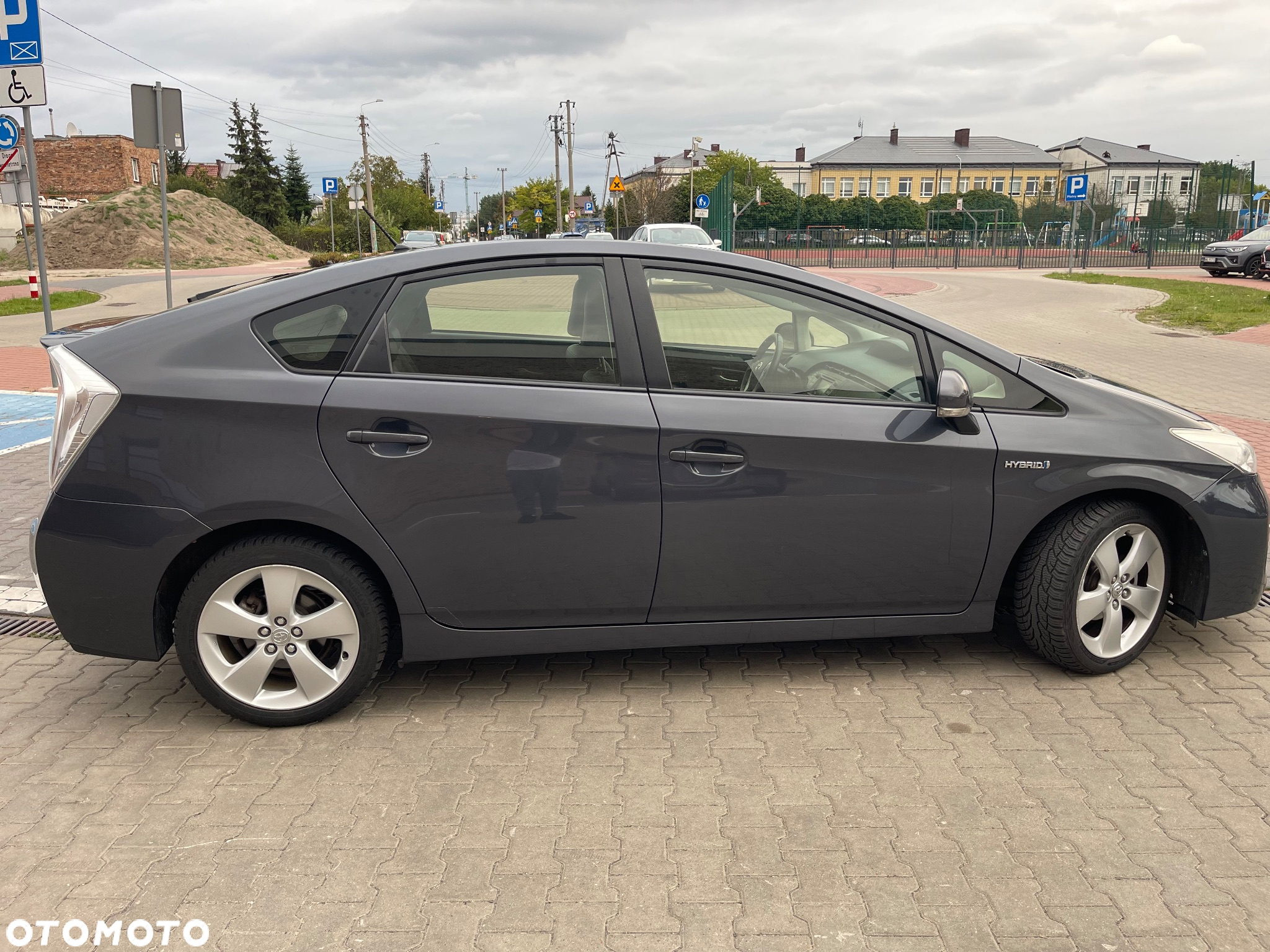 Toyota Prius 1.8 HSD Premium - 9