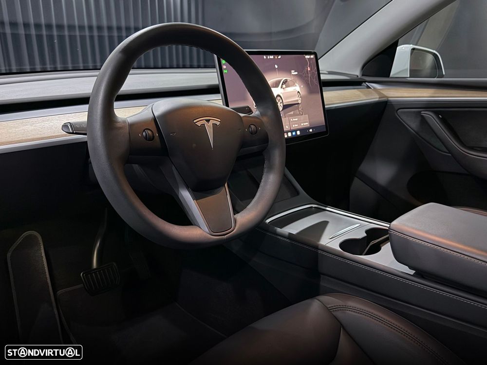 Tesla Model Y Long Range Dual Motor AWD - 14