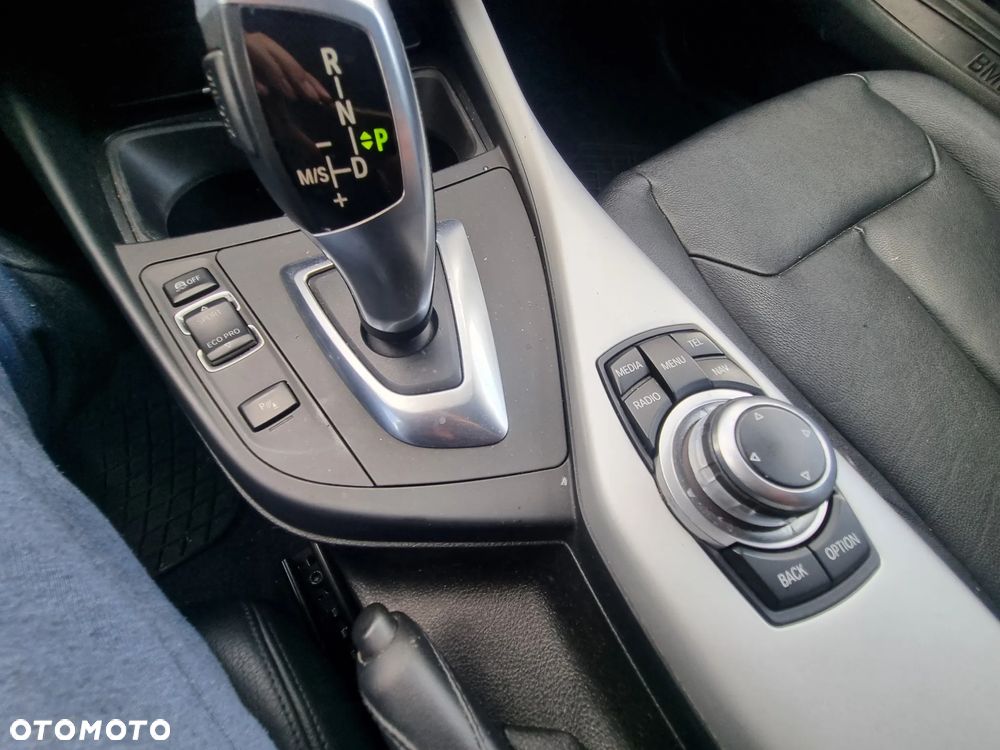 BMW Seria 1 118d Sport Line - 23
