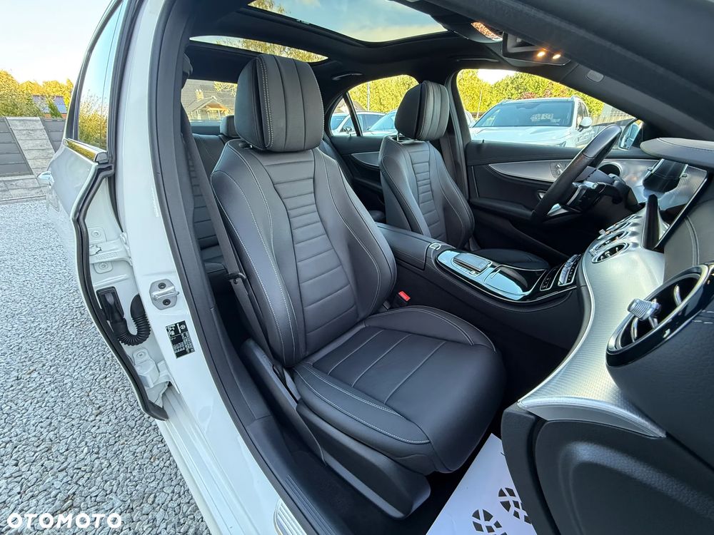 Mercedes-Benz Klasa E 220 d 4Matic T 9G-TRONIC AMG Line - 35
