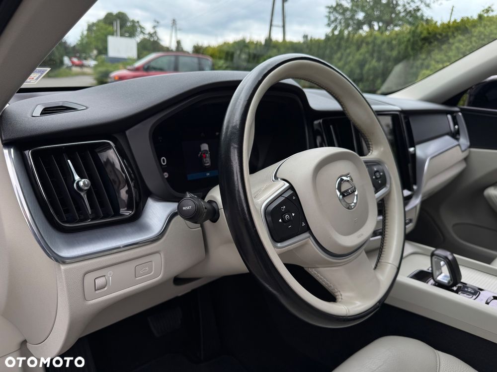 Volvo XC 60 B4 D AWD Geartronic Momentum Pro - 6