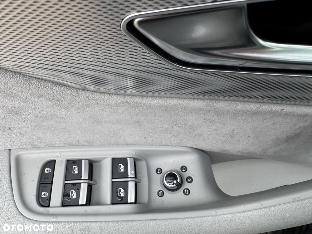 Audi Q7 55 TFSI mHEV Quattro S Line Tiptr - 32